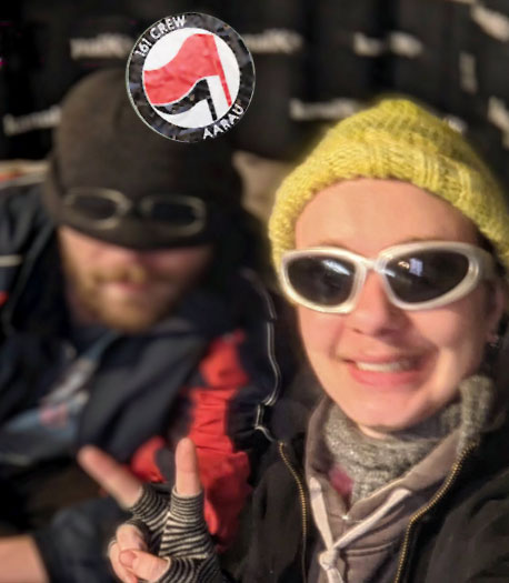 Antifa_Aarau_Mitglieder01 Mitglieder der radikalen linksfaschistischen Antifa Aarau haben bei KanalK ein wöchentliches Sendegefäss um ihre linksextremistische Hetze zu verbreiten.