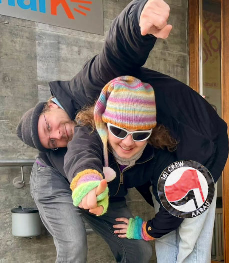 Antifa_Aarau_Mitglieder02 Mitglieder der radikalen linksfaschistischen Antifa Aarau haben bei KanalK ein wöchentliches Sendegefäss um ihre linksextremistische Hetze zu verbreiten.