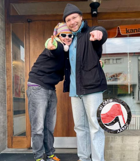 Antifa_Aarau_Mitglieder03 Mitglieder der radikalen linksfaschistischen Antifa Aarau haben bei KanalK ein wöchentliches Sendegefäss um ihre linksextremistische Hetze zu verbreiten.